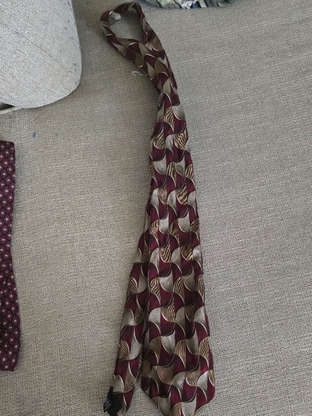 VINTAGE IMPORTED SILK ZIGGURAT NECK TIE